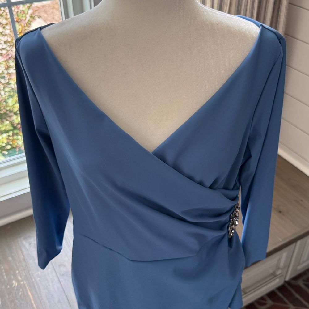 Elegant Alex Evenings Sheath Slimming Dress with Brooch. Sz 14 Sky Blue - Picture 4 of 8